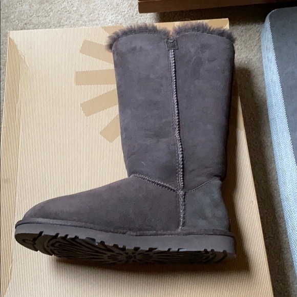 UGGS Bailey Button Triple Boot - Picture 3 of 5
